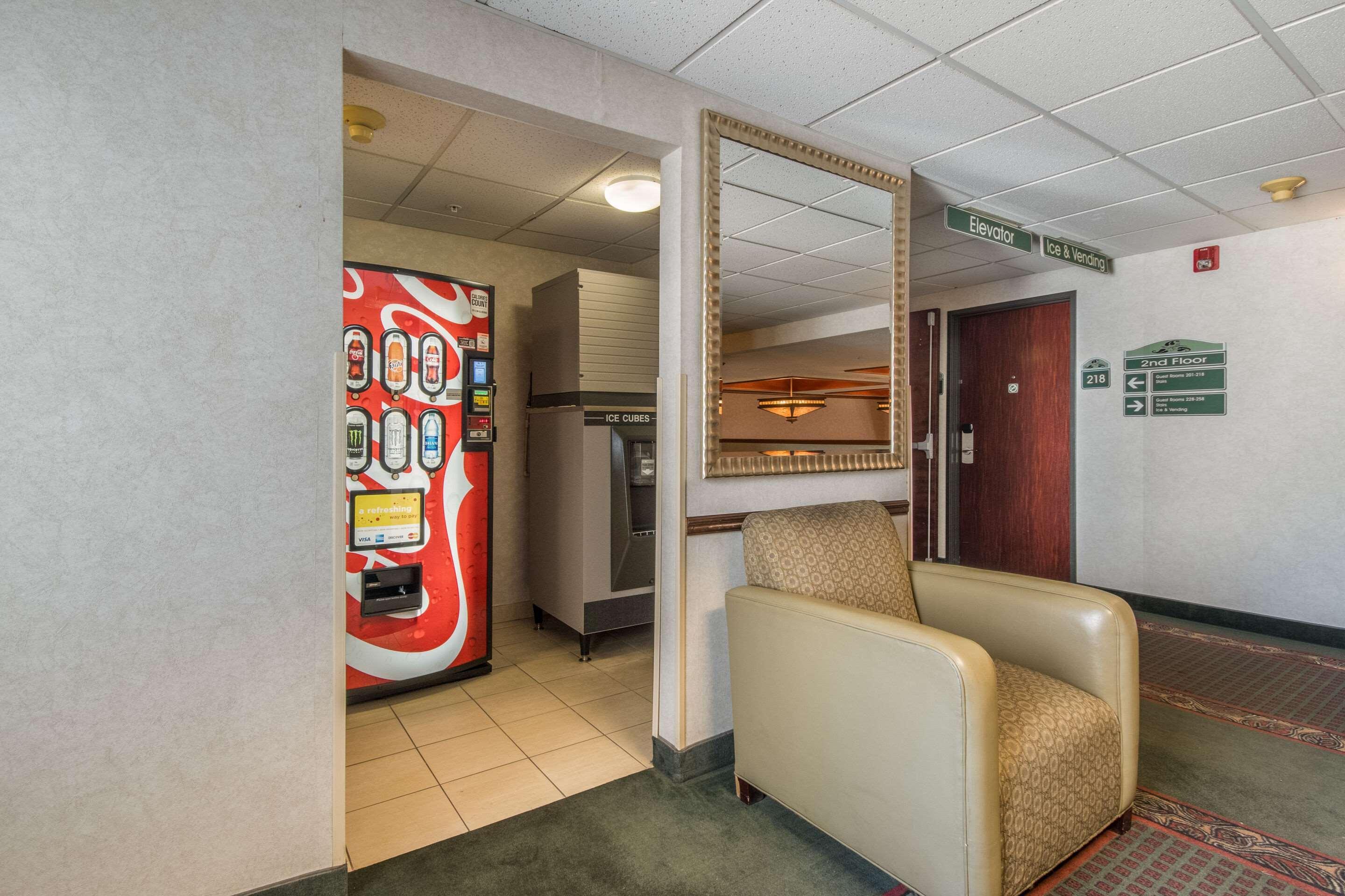 Quality Inn Грешем Экстерьер фото