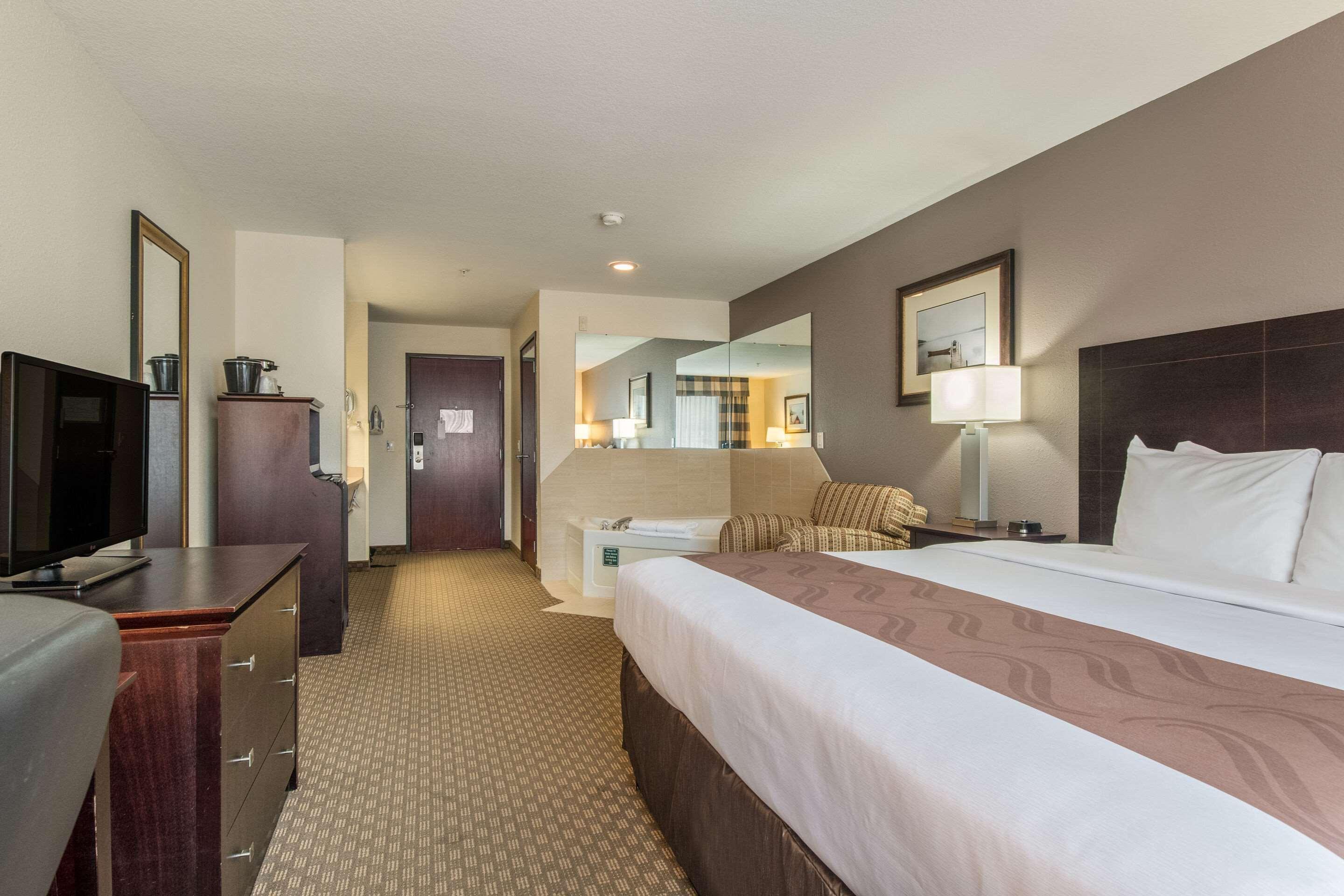 Quality Inn Грешем Экстерьер фото